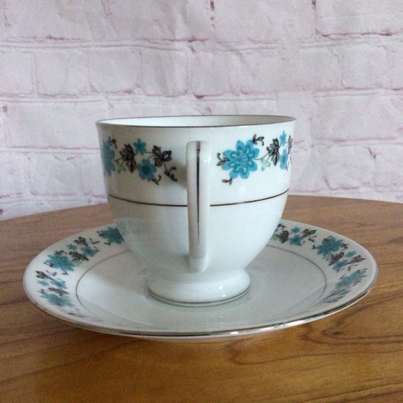 Vintage Blue Floral Footed Cup and Saucer Set - Picture 4 of 6